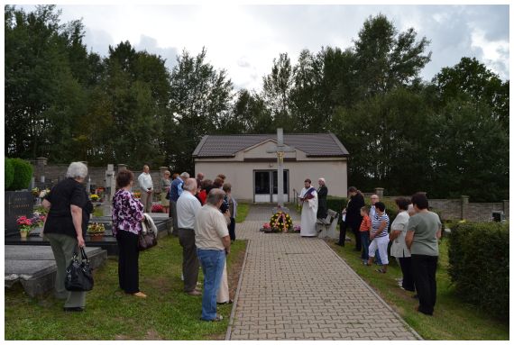 v obr uctění památky zemřelých rodáků