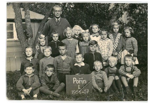 v obr Školní fotka 1956-57
