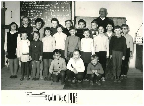 v obr Školní fotka 1968-69